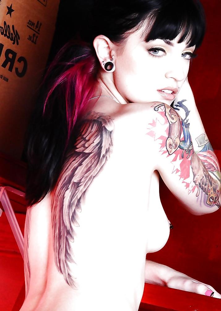 20P Hot Gothic and Emo Girls (1)