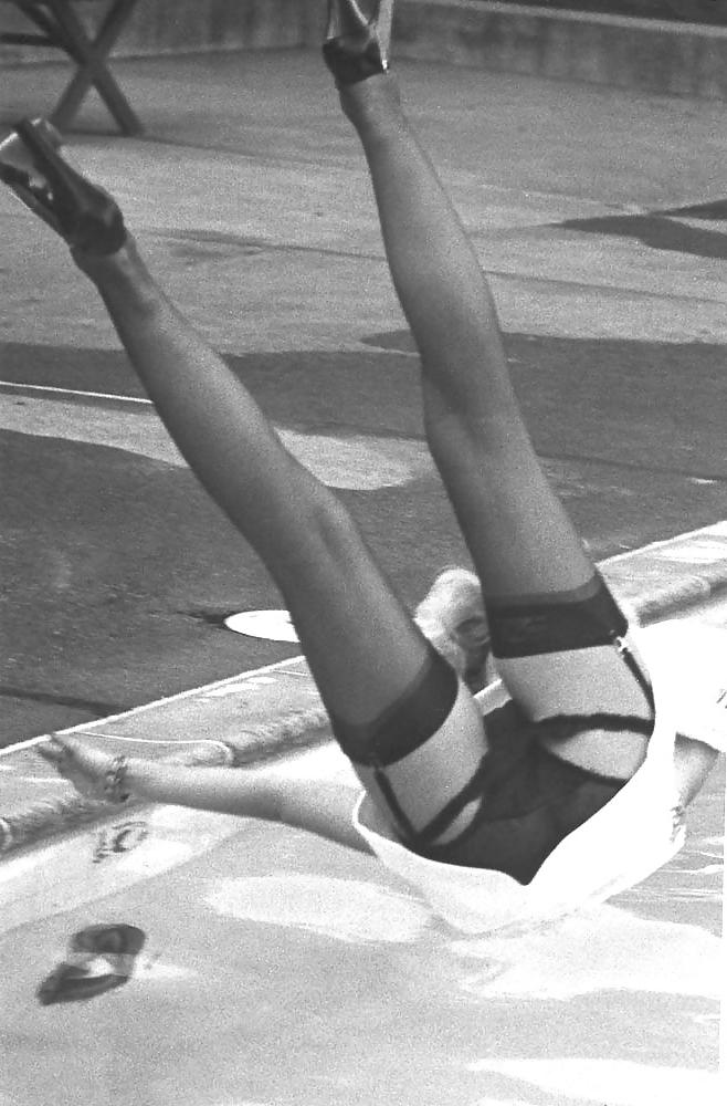 25P XES SUPER SEXY HORNY LADIES IN STOCKINGS BLACK&WHITE