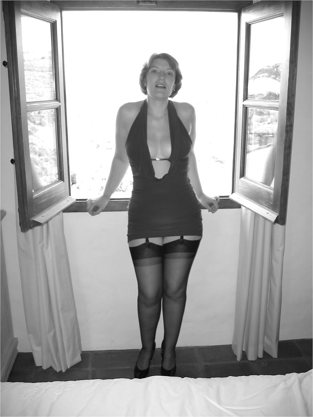 25P XES SUPER SEXY HORNY LADIES IN STOCKINGS BLACK&WHITE