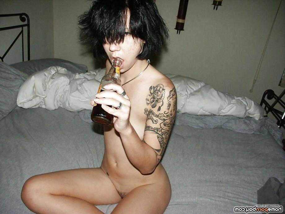 21P Tattooed Emo babe posing