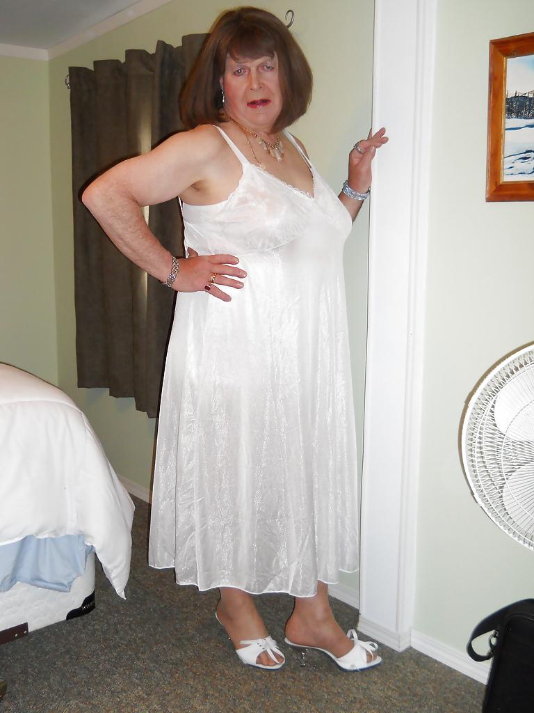 11P Mature crossdresser