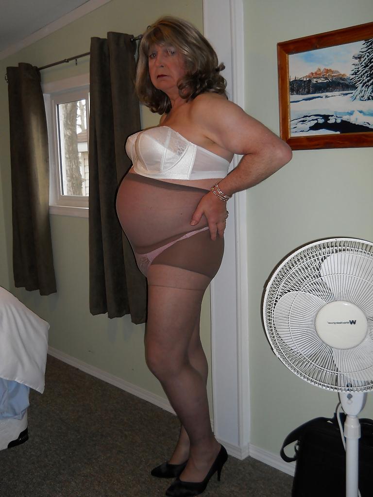 11P Mature crossdresser