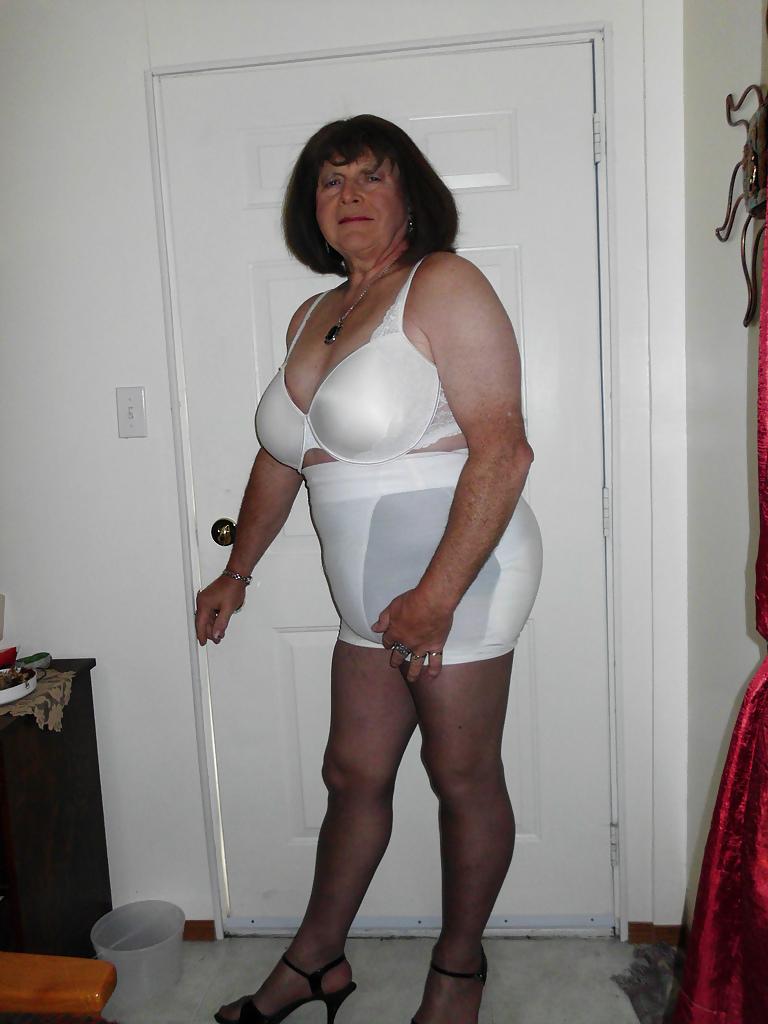 11P Mature crossdresser