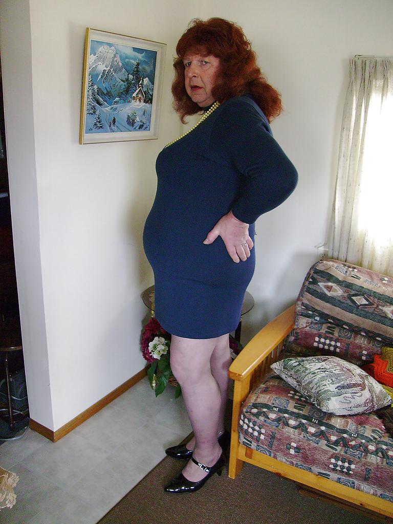 11P Mature crossdresser
