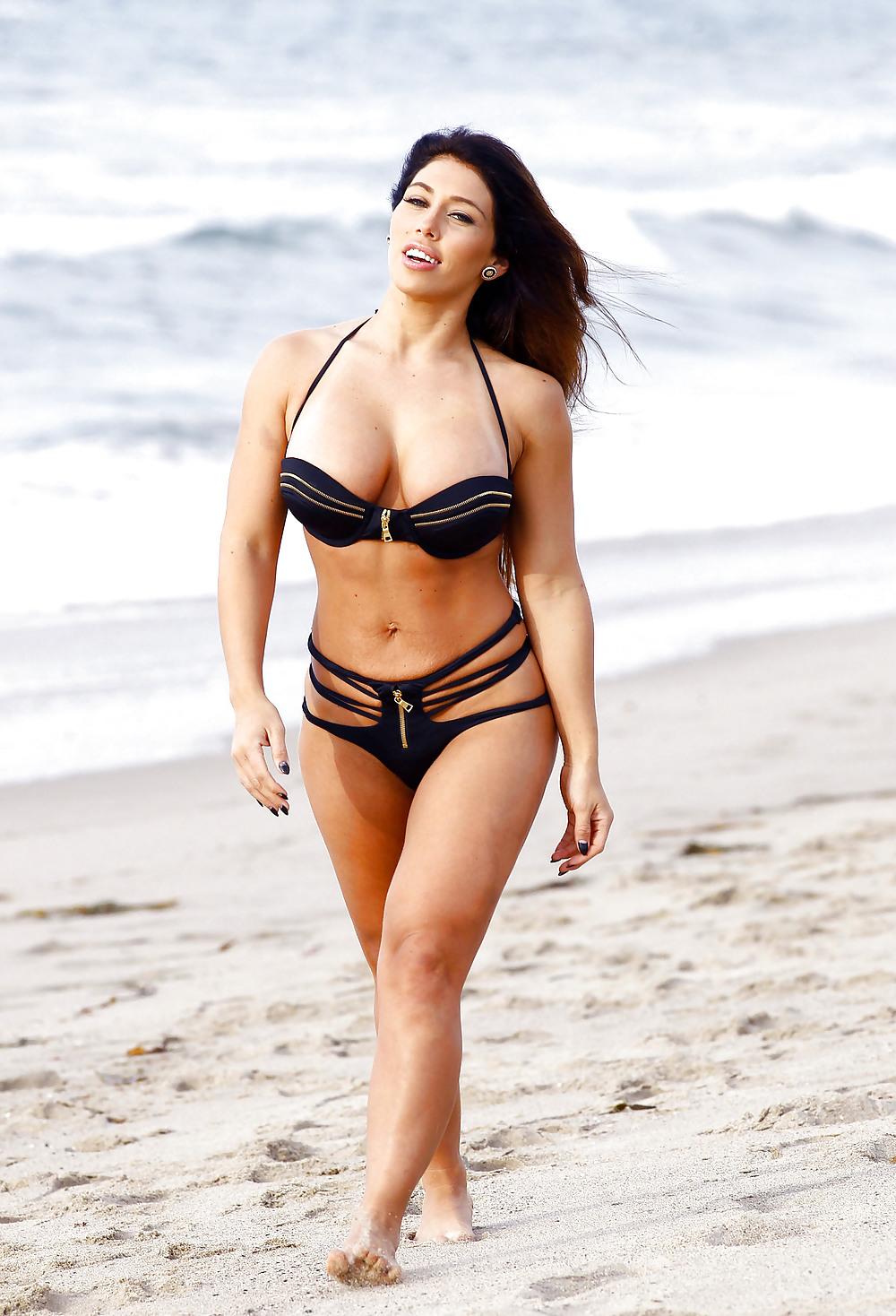8P Carmen Ortega - Big Booty Bikini Pictures
