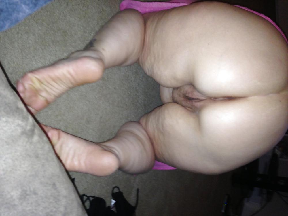 10P Wife shows tits and plump ass,pussy.