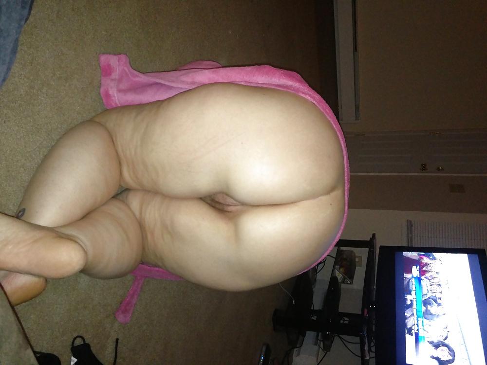 10P Wife shows tits and plump ass,pussy.