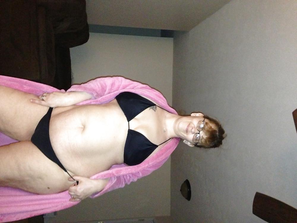 10P Wife shows tits and plump ass,pussy.
