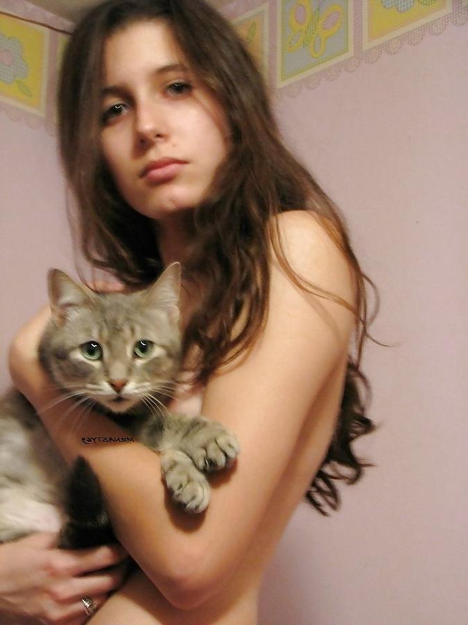 10P Hot Girl With Nice Sexy Pierced Pussy