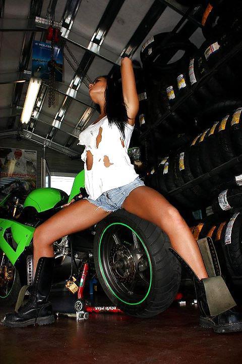 25P Girls with cars 4