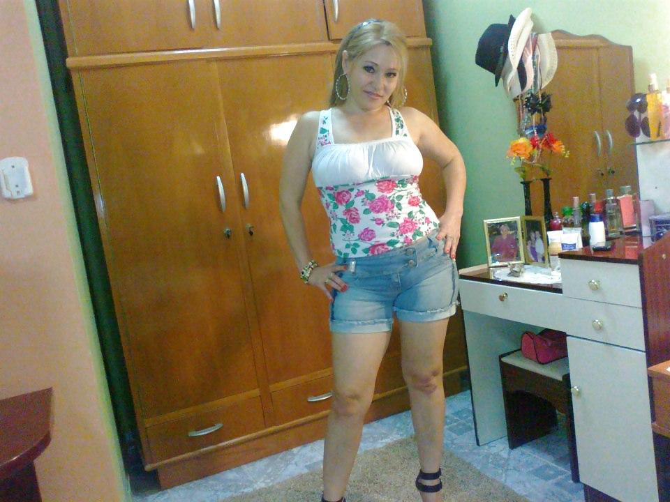 25P Mature latina mom