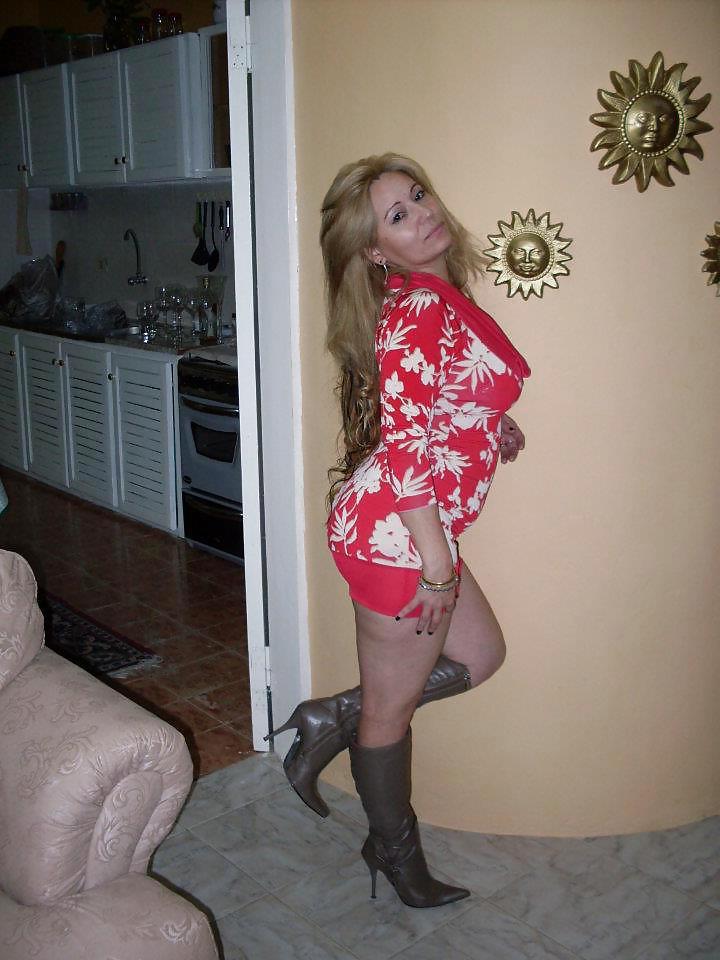 25P Mature latina mom