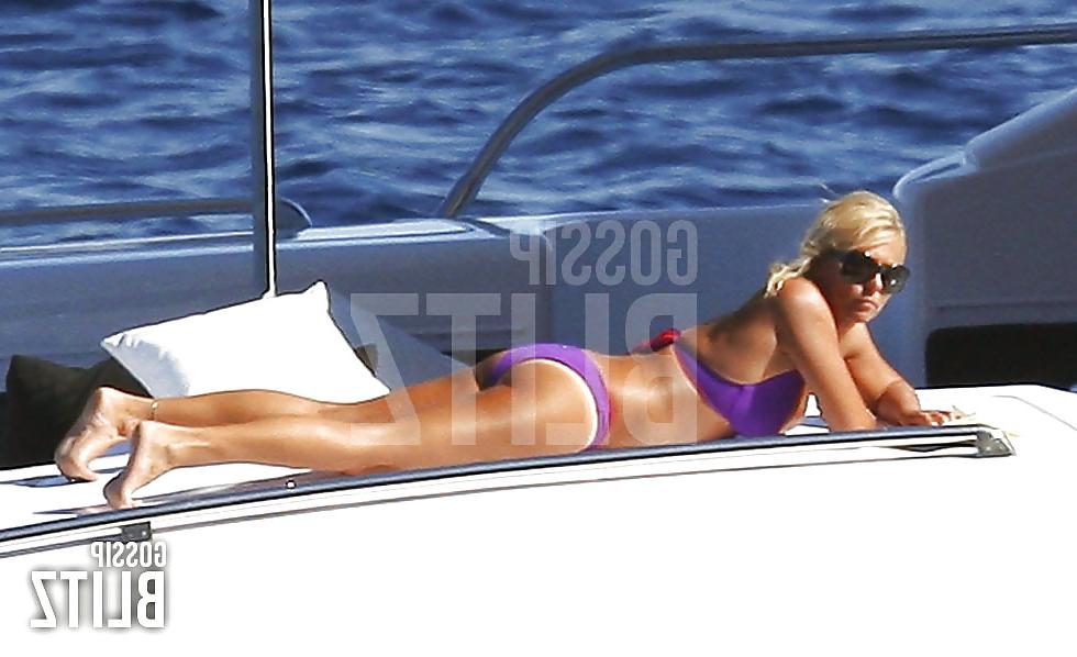 25P Maria De Filippi Feet