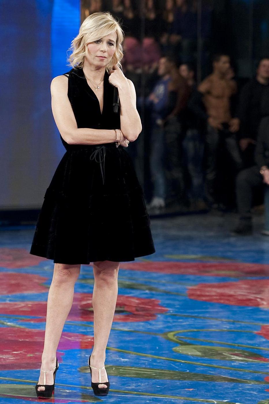 25P Maria De Filippi Feet