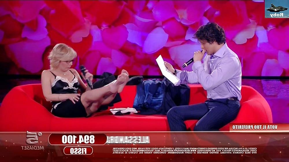 25P Maria De Filippi Feet