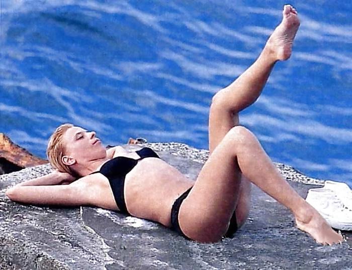 25P Maria De Filippi Feet