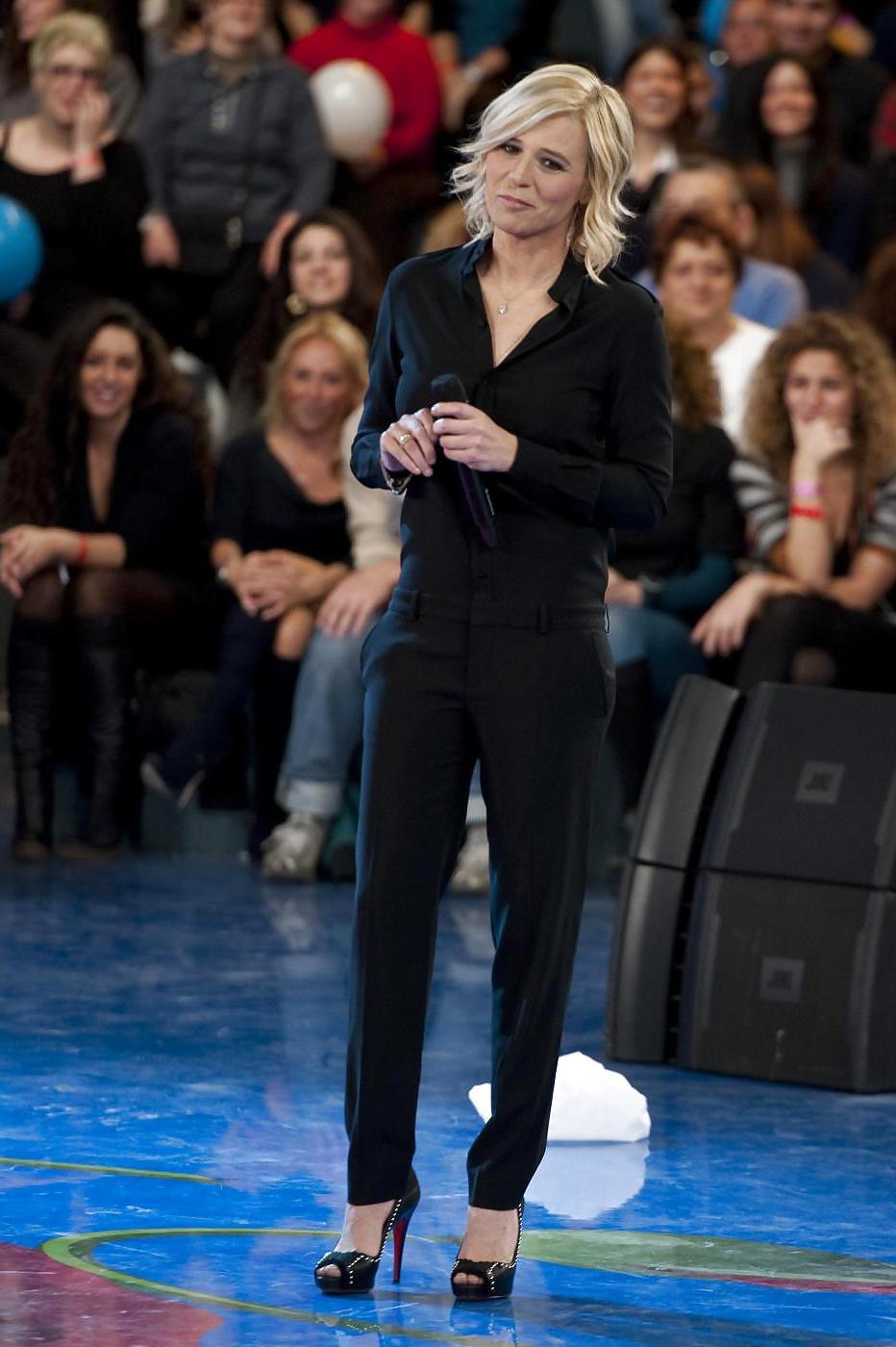 25P Maria De Filippi Feet