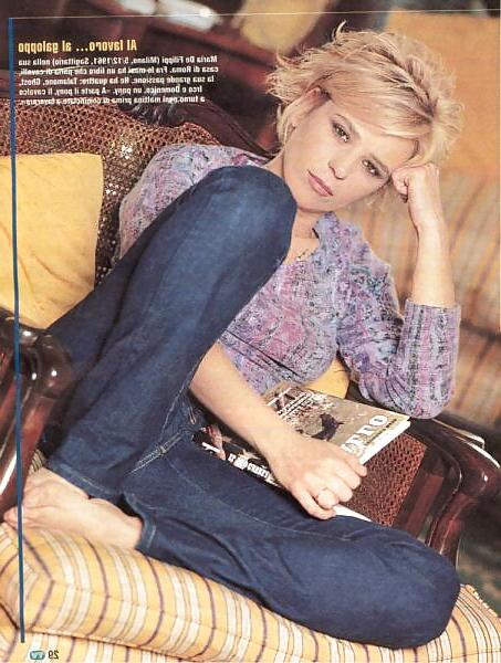 25P Maria De Filippi Feet