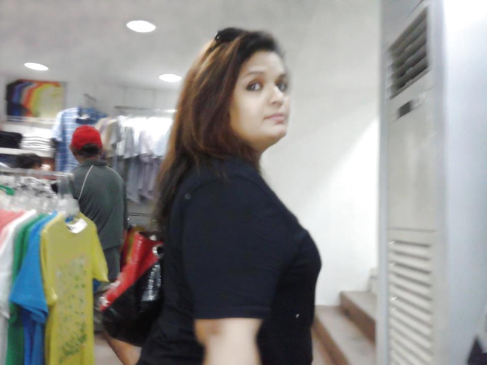 25P Sri Lankan Facebook girls