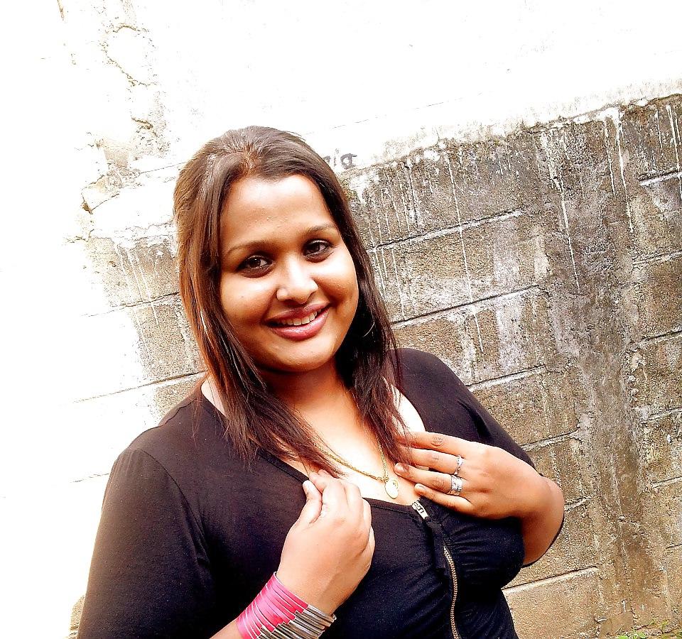 25P Sri Lankan Facebook girls