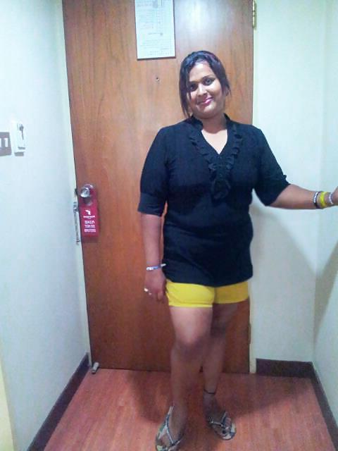 25P Sri Lankan Facebook girls