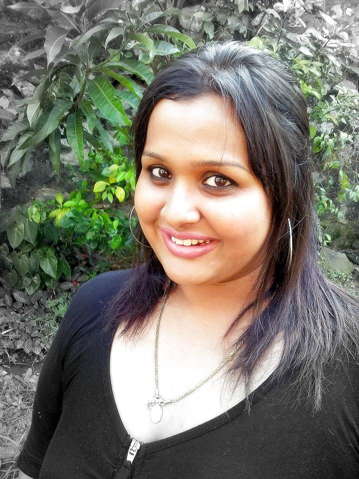 25P Sri Lankan Facebook girls