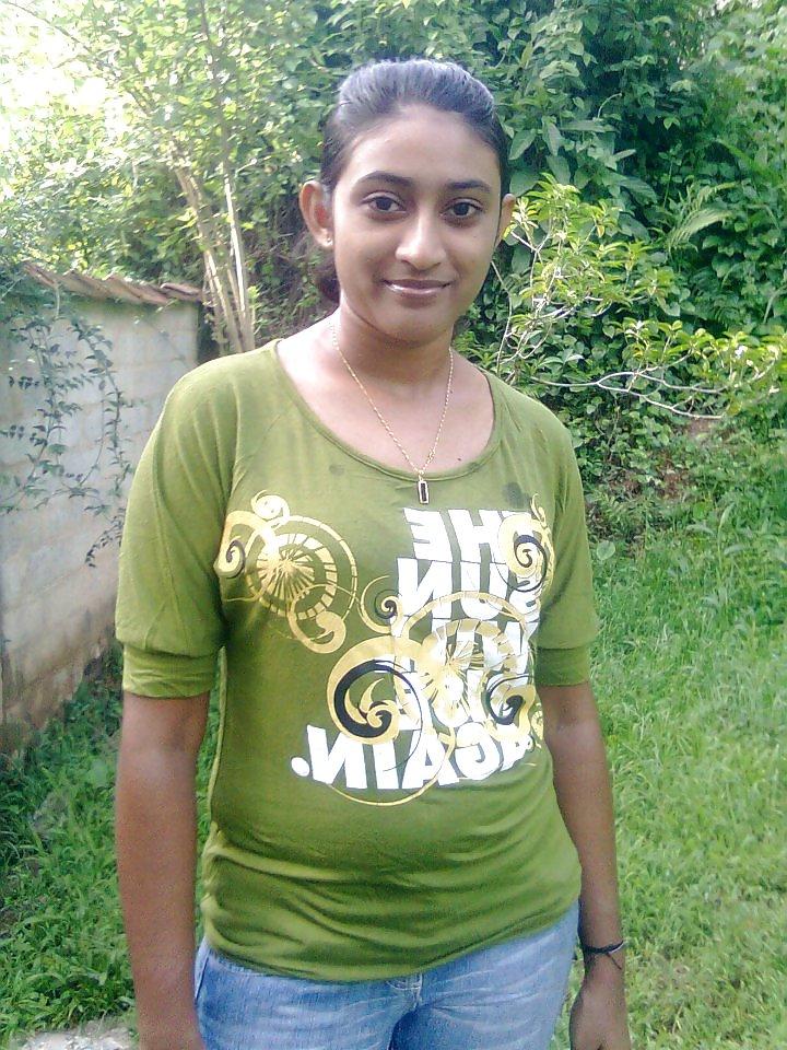 25P Sri Lankan Facebook girls