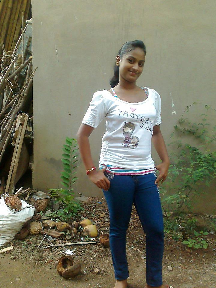 25P Sri Lankan Facebook girls