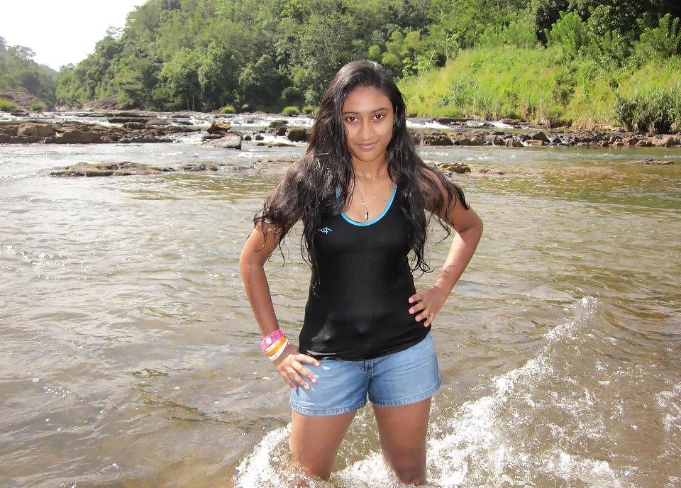 25P Sri Lankan Facebook girls