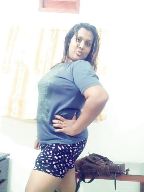 25P Sri Lankan Facebook girls