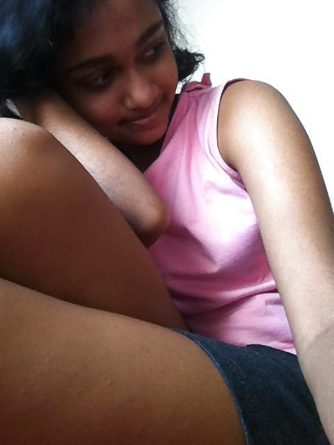 25P Sri Lankan Facebook girls