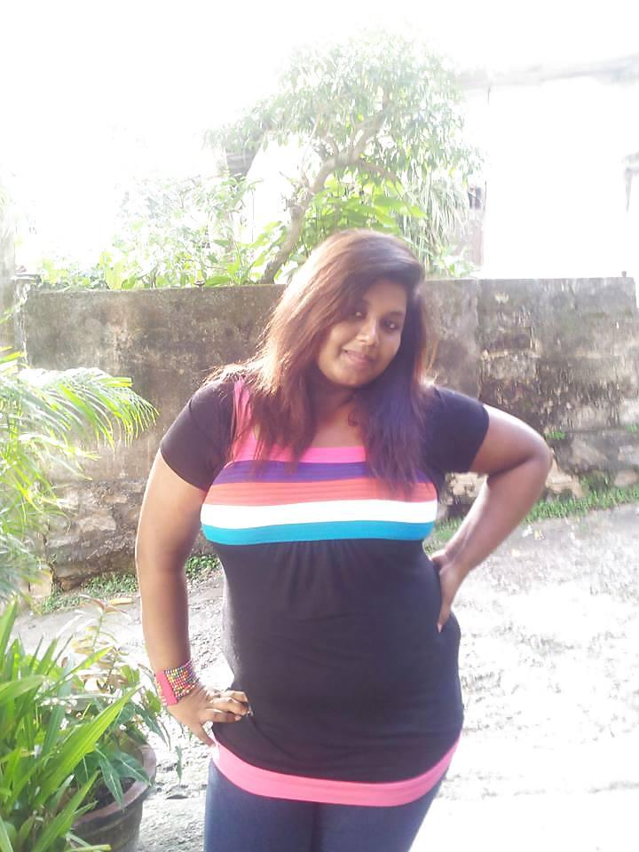 25P Sri Lankan Facebook girls