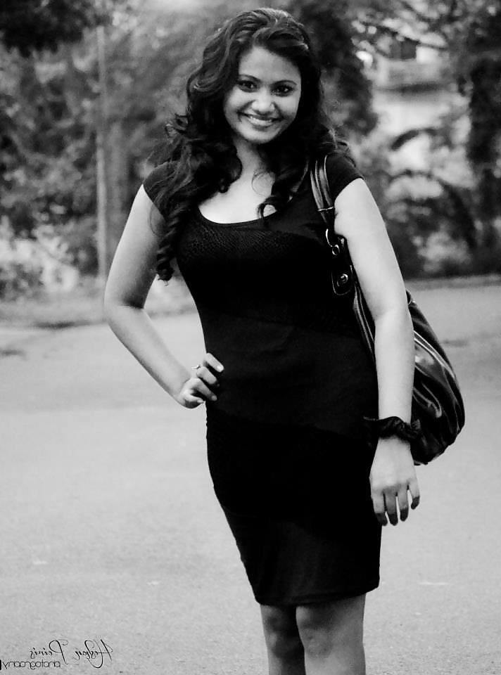 25P Sri Lankan Facebook girls