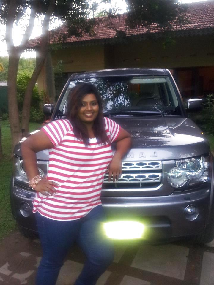25P Sri Lankan Facebook girls