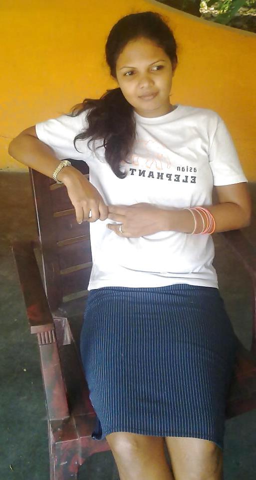 25P Sri Lankan Facebook girls