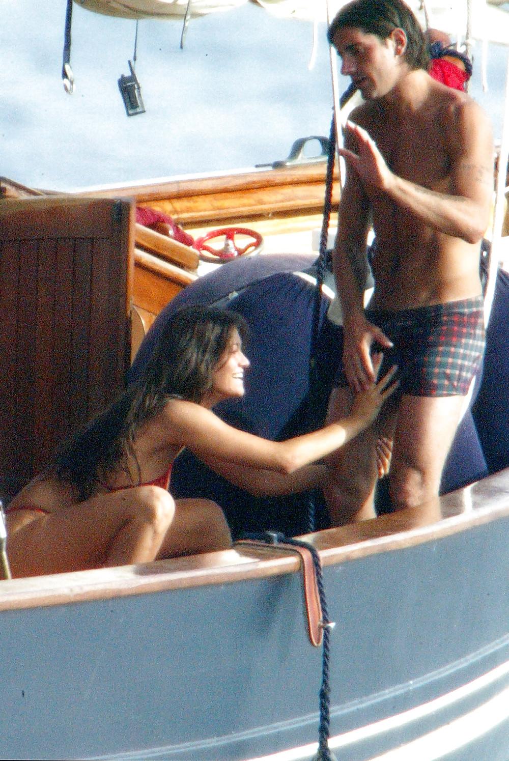 25P Manuela Arcuri (Italian Milf)