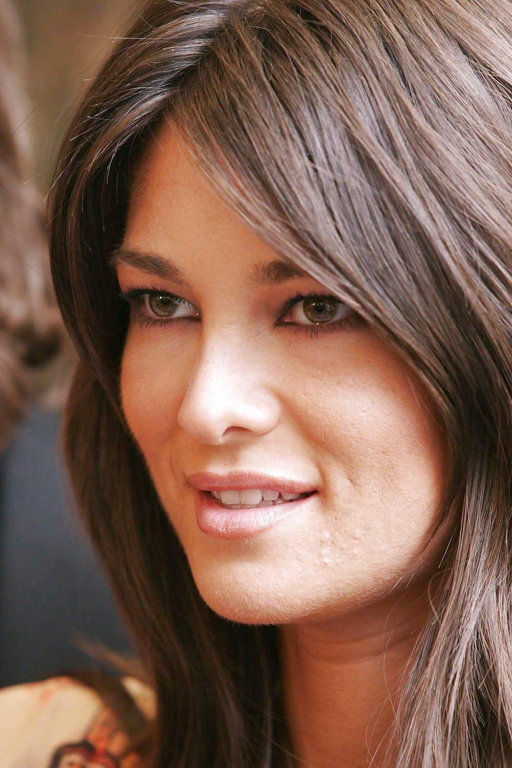 25P Manuela Arcuri (Italian Milf)