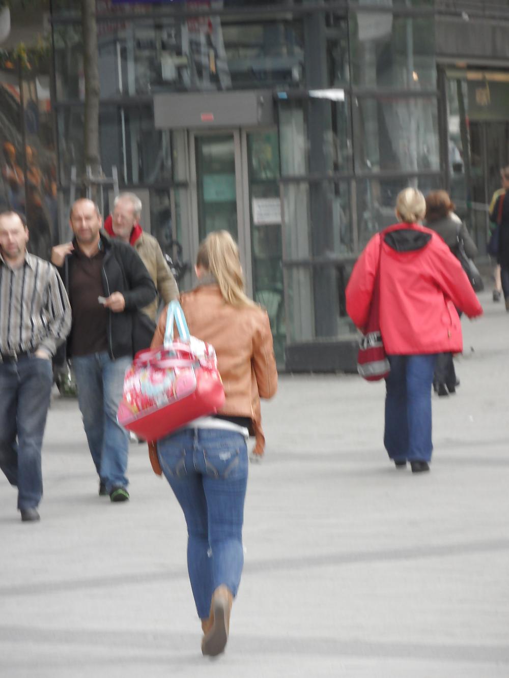 7P My street voyeur