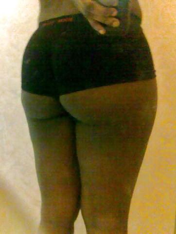 19P Shake my bOoty Black anc Co.
