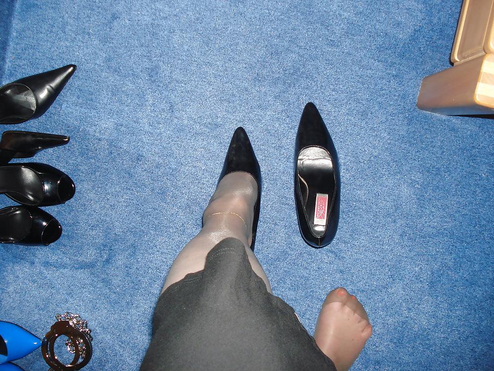 25P Stockings and Heels 02