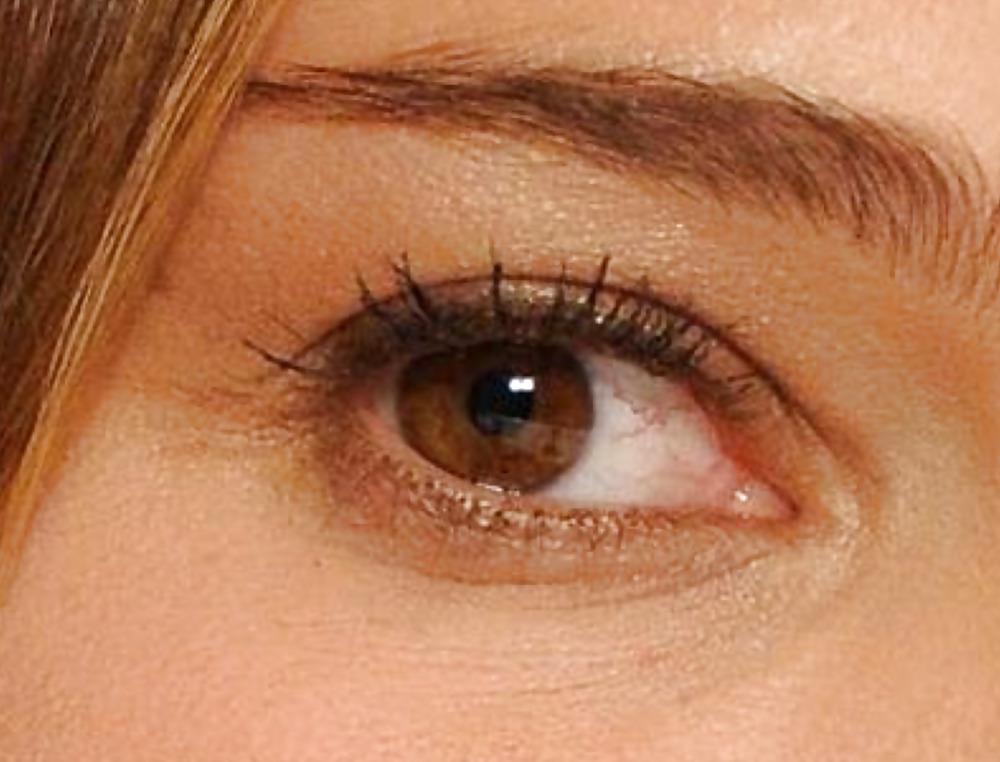 25P Celebrity eyes
