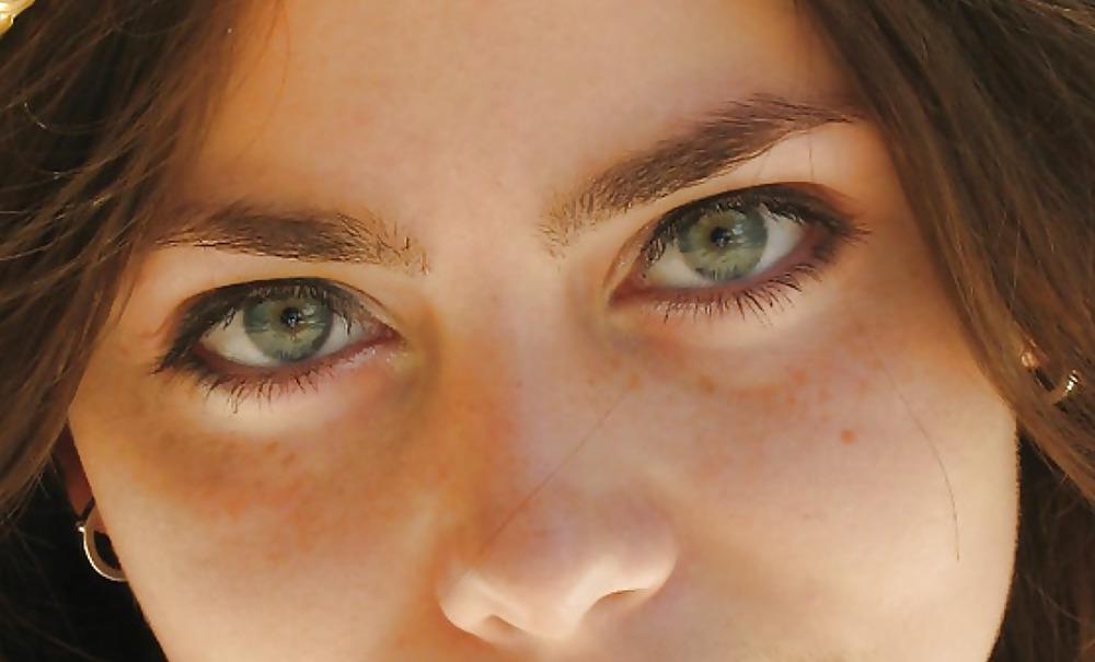 25P Celebrity eyes