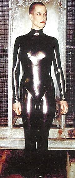 25P Sigourney Weaver Actress