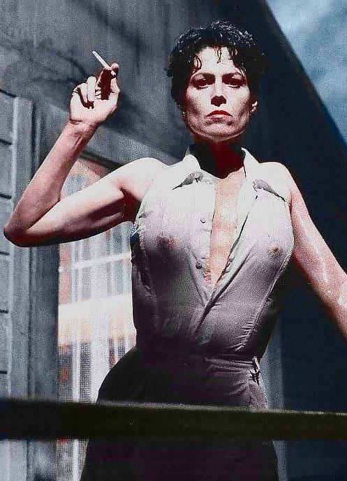 25P Sigourney Weaver Actress