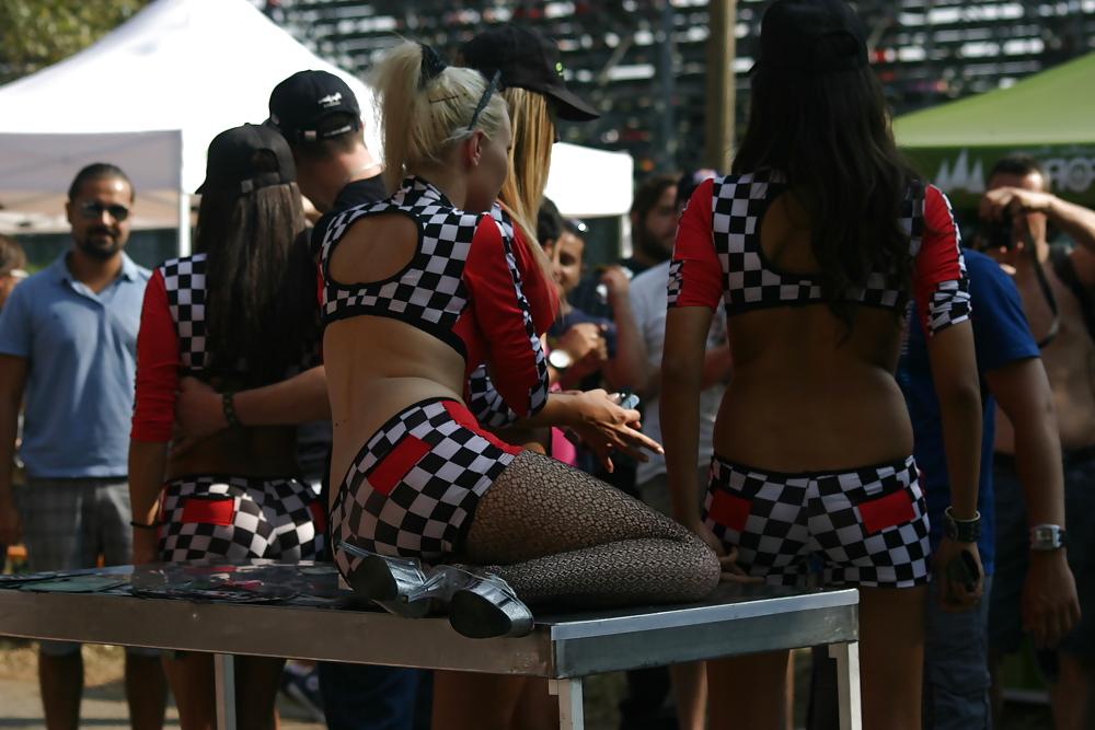 16P Pit lane girls or strippers