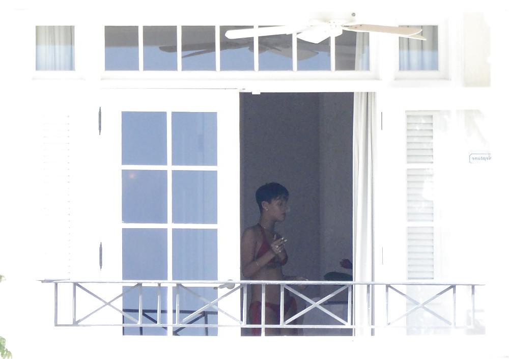 25P Rihanna Naked Ass And Topless Boobs Through Her Balcony