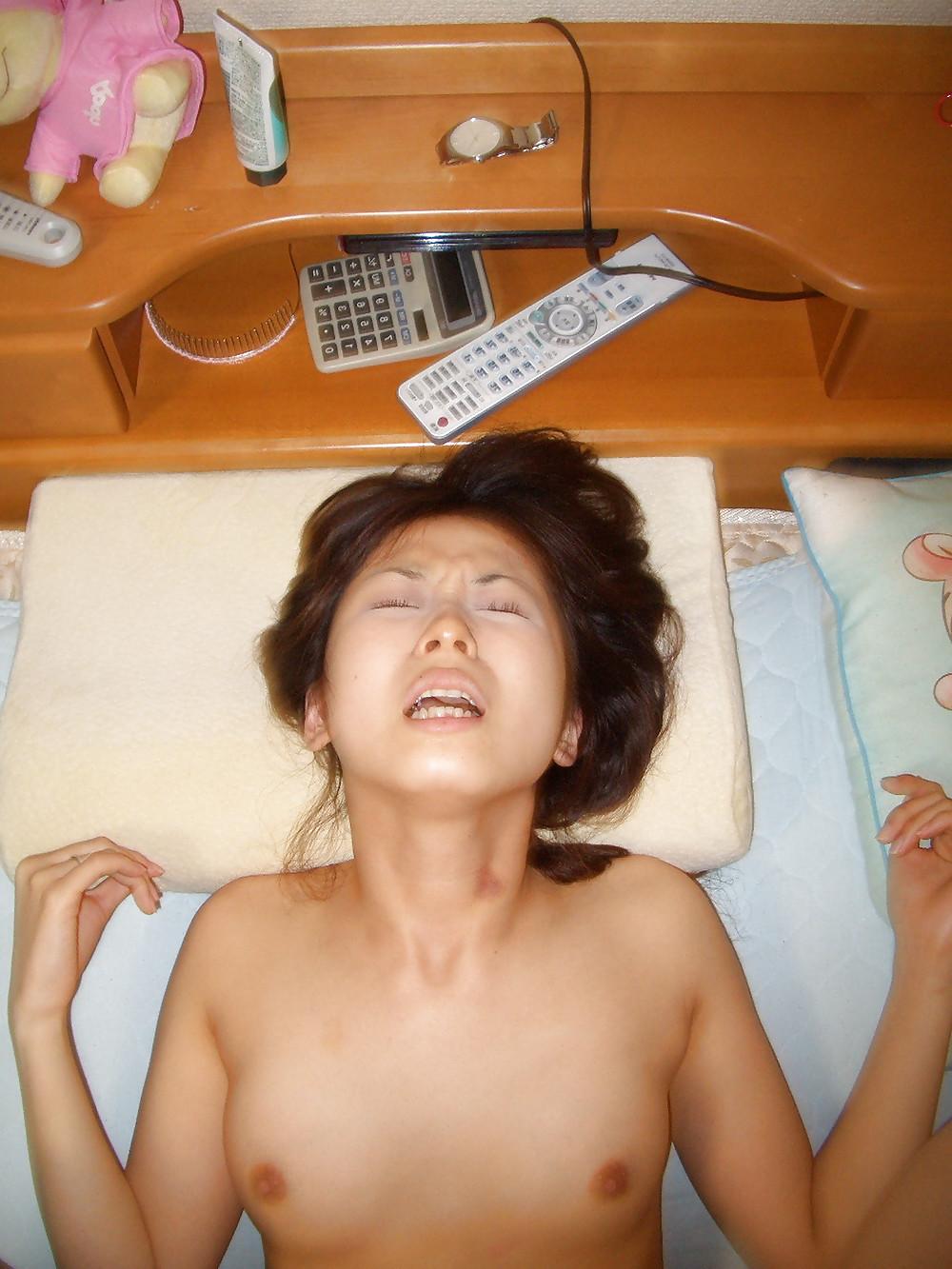 25P Japanese Teen spread and creampie (Part 3)