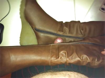 8P Brown boots