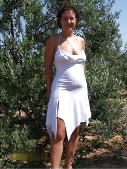 19P Hot German Hausfrauen Milfs