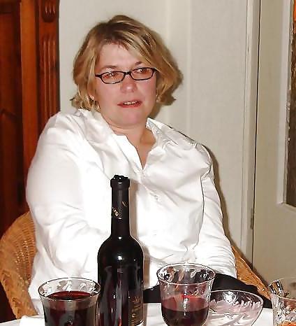 19P Hot German Hausfrauen Milfs